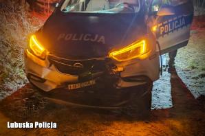 [VIDEO] Dwóch policjantów w szpitalu. Pijany kierowca rozbił busa o radiowóz. Policyjny pościg w oku kamery