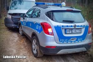 [VIDEO] Dwóch policjantów w szpitalu. Pijany kierowca rozbił busa o radiowóz. Policyjny pościg w oku kamery