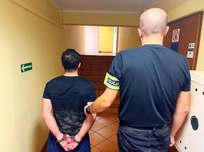 Nieodpowiedzialny obywatel Gruzji w rękach średzkich policjantów