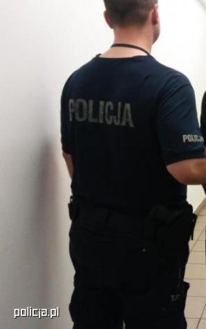 Rzucił się z nożem na policjanta 