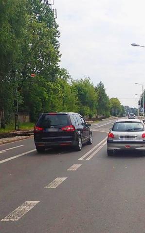 Potrąciła pieszą i odjechała, najechała na tył pojazdu i miała prawo jazdy od trzech tygodni