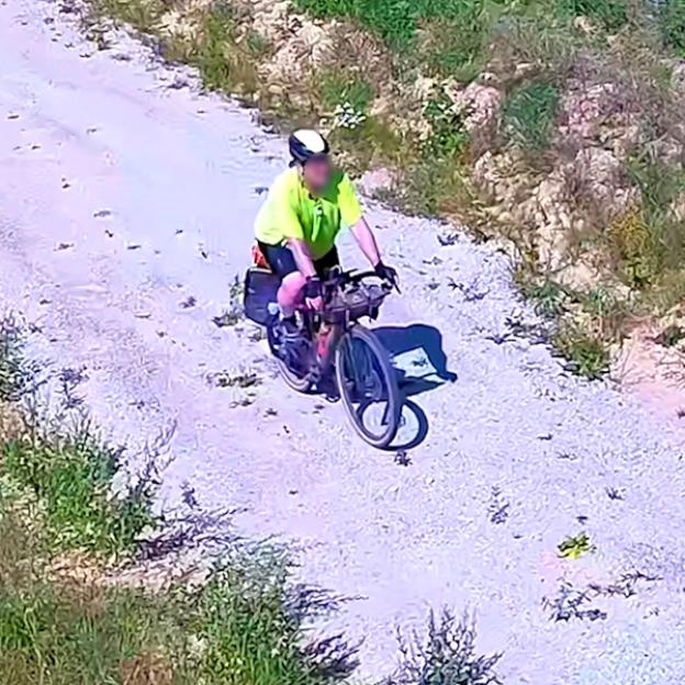 [VIDEO] Rowerzysta na pasie drogi granicznej
