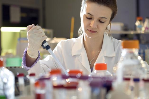 Liczba badań klinicznych prowadzonych w Polsce maleje. Wciąż jesteśmy w tyle za krajami regionu