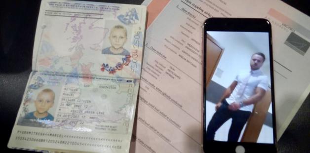 Dwa paszporty brytyjskie oraz polskie prawo jazdy nielegalnie wyłudził Piotr Mitręga zwolniony z funkcji menadżera po ataku nożownika w klubie Bliss w Manchesterze. Czy sfałszował też tam policyjny dokument?